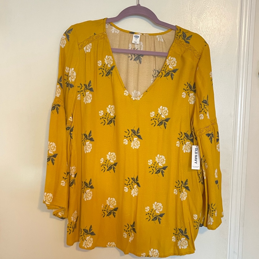 Yellow flower top from Old Navy. Size medium